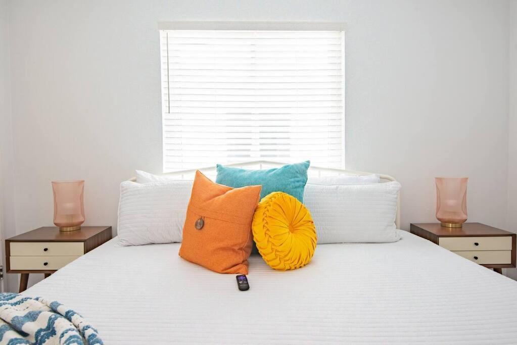 Vulcan's Hideout / Cozy King Bed / A1 Apartment *