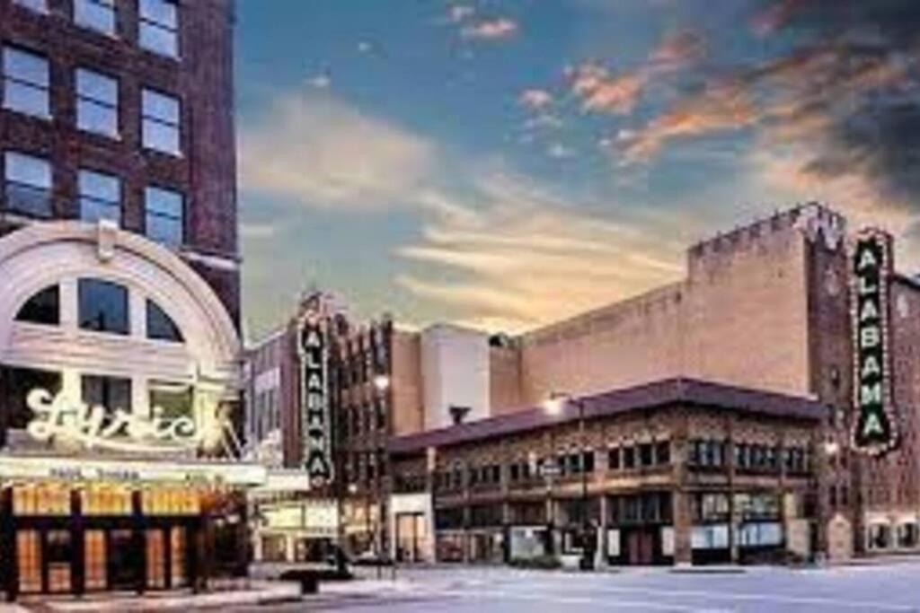 Vulcan's Hideout / Cozy King Bed / A1 * Birmingham